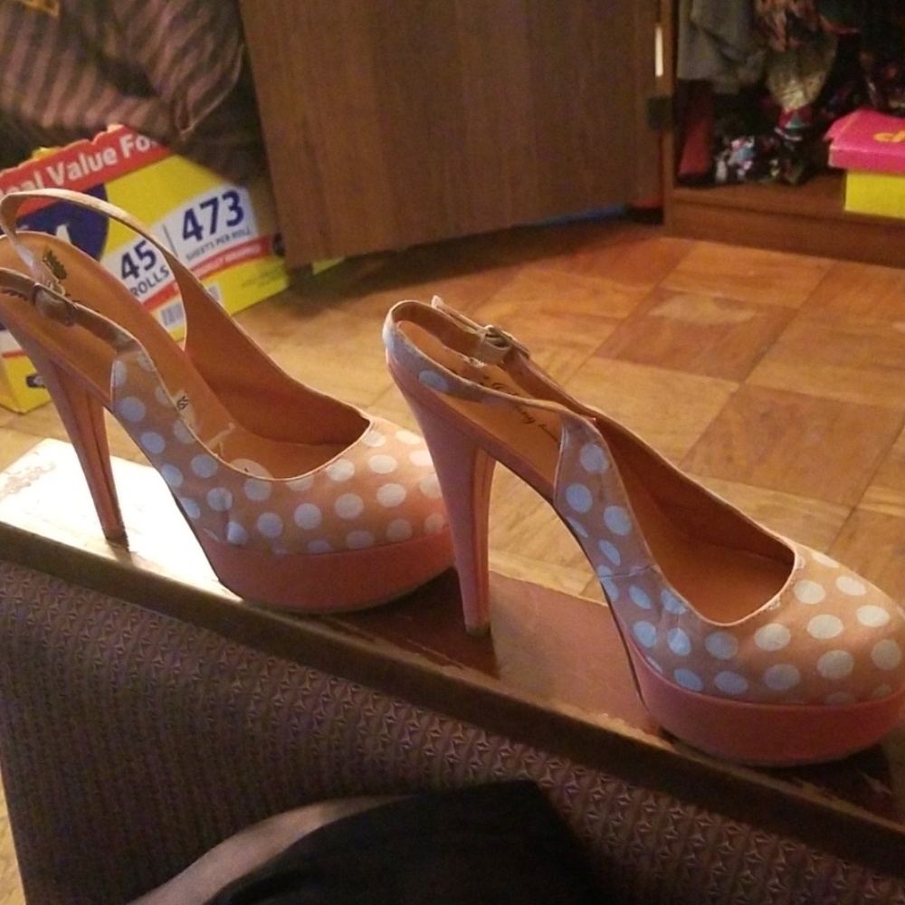 7 1/2 Poka dot pumps